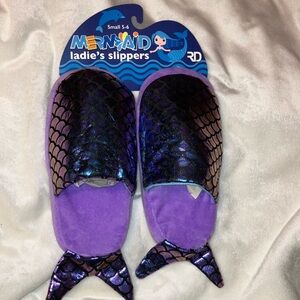 NWT Royal Deluxe NY Mermaid Slippers Kids 5/6 Purple iridescent scales